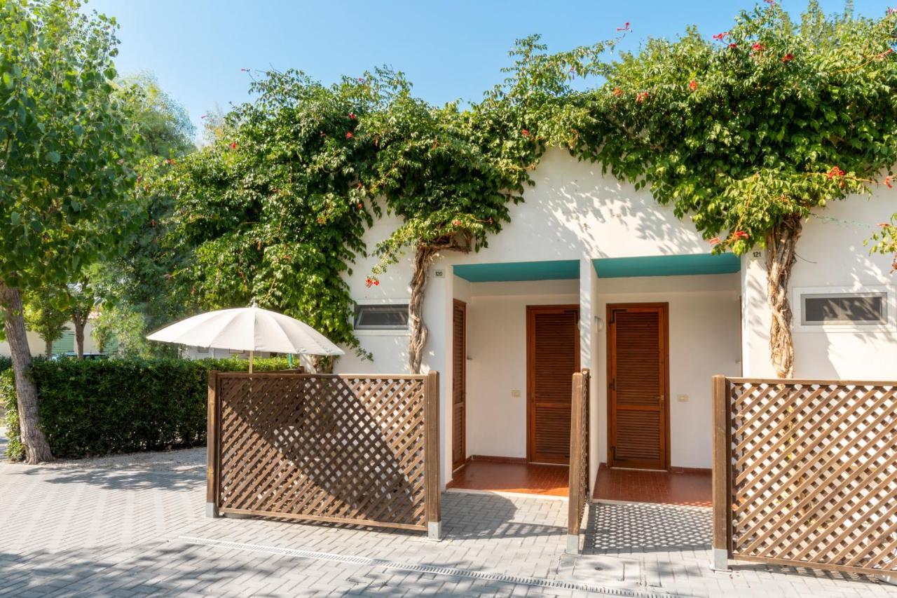 Villaggio Turistico Le Mimose Aparthotel 4*